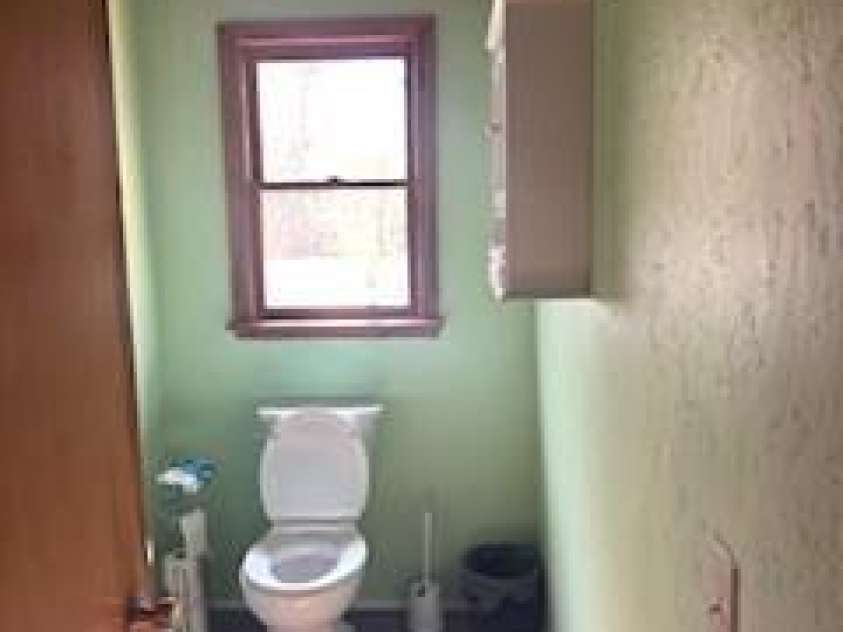 667 Pinewood Knoll Drive, Hendersonville, NC 28739.  MLS# CAR4319035, YatesRealty ID 654. 