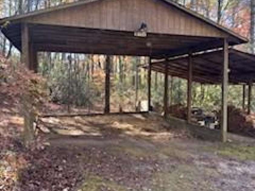 667 Pinewood Knoll Drive, Hendersonville, NC 28739.  MLS# CAR4319035, YatesRealty ID 654. 