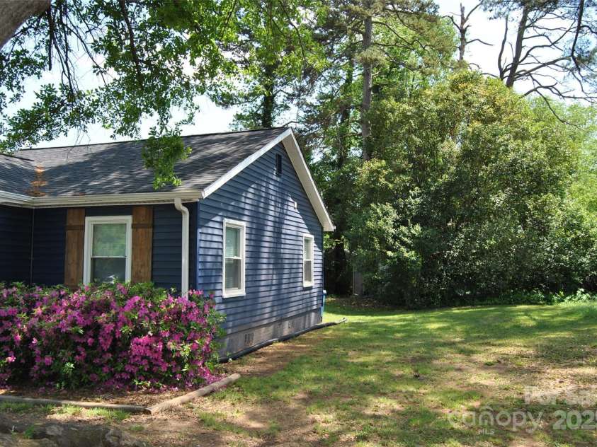 510 Belmont Mount Holly Road, Belmont, NC 28012.  MLS# CAR4248828, YatesRealty ID 6540. 