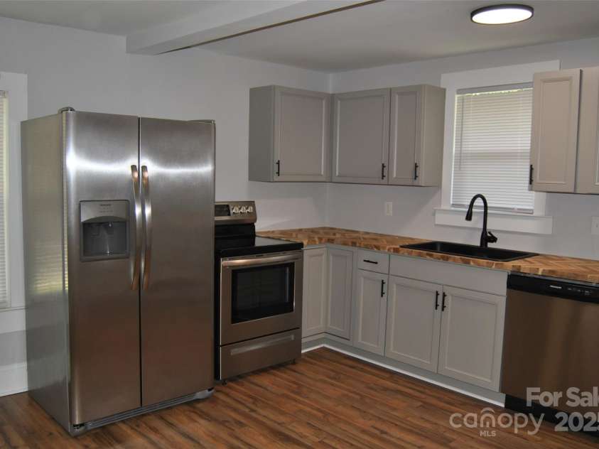 510 Belmont Mount Holly Road, Belmont, NC 28012.  MLS# CAR4248828, YatesRealty ID 6540. 