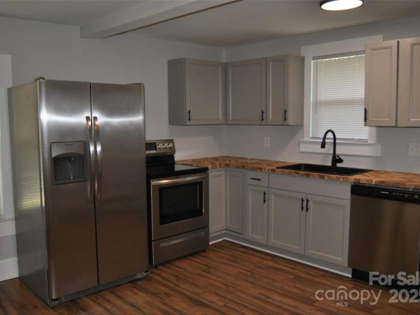 510 Belmont Mount Holly Road, Belmont, NC 28012.  MLS# CAR4248828, YatesRealty ID 6540. 