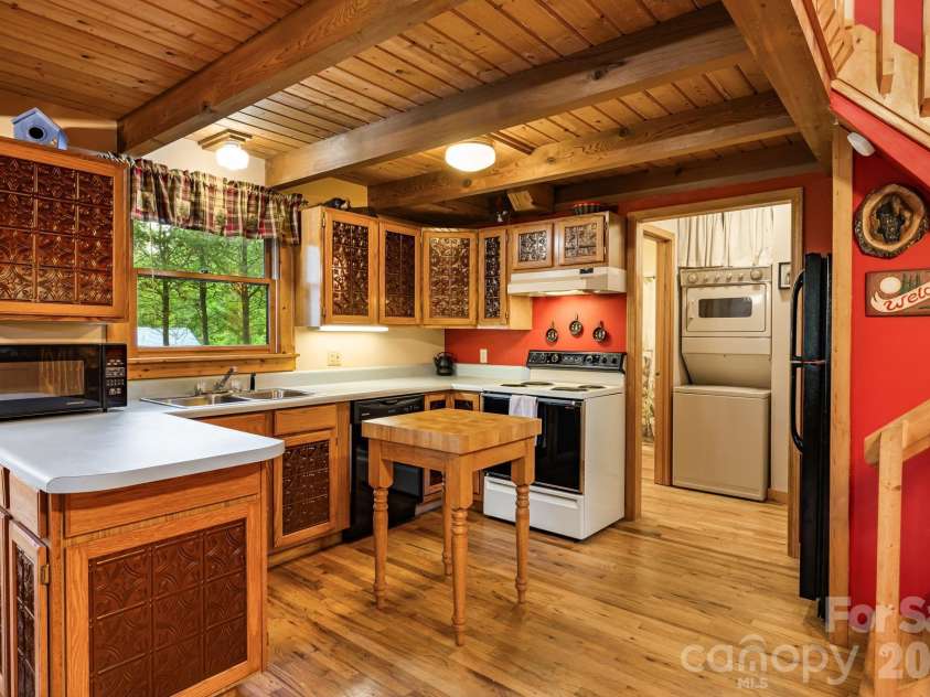 180 Grace Way, Green Mountain, NC 28740.  MLS# CAR4361889, YatesRealty ID 6541. 