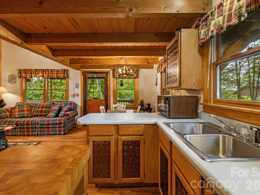 180 Grace Way, Green Mountain, NC 28740.  MLS# CAR4361889, YatesRealty ID 6541. 