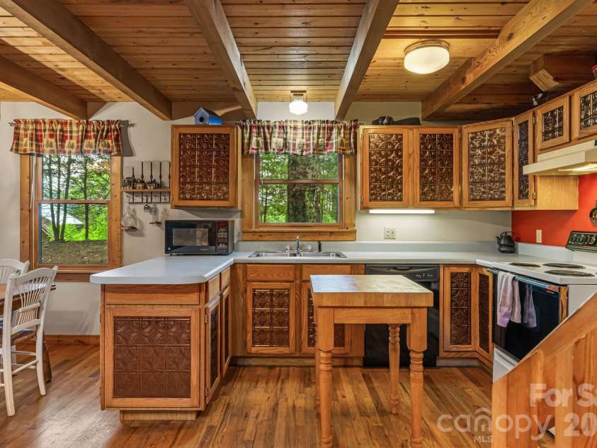 180 Grace Way, Green Mountain, NC 28740.  MLS# CAR4361889, YatesRealty ID 6541. 