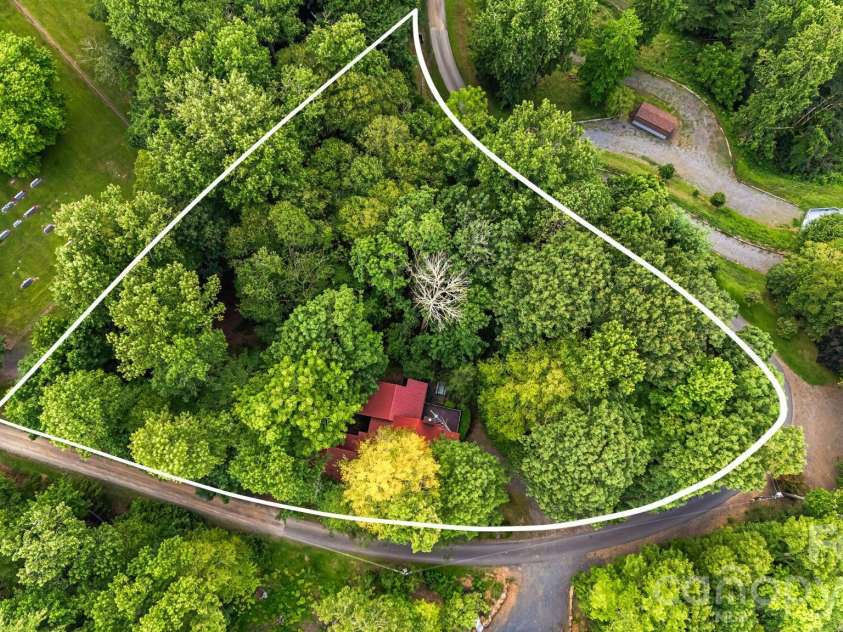 180 Grace Way, Green Mountain, NC 28740.  MLS# CAR4361889, YatesRealty ID 6541. 