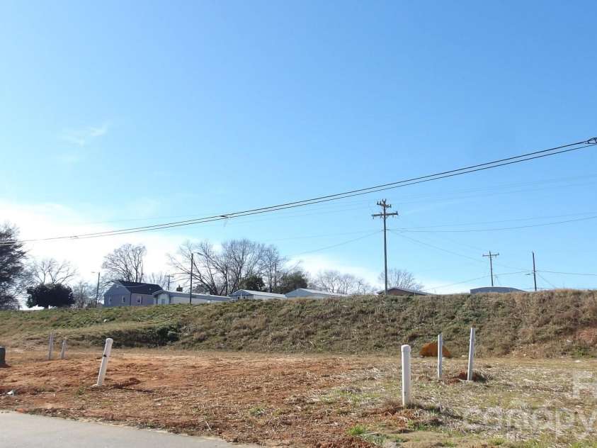 1972 Davidson Avenue, Gastonia, NC 28052.  MLS# CAR4362523, YatesRealty ID 6542. 