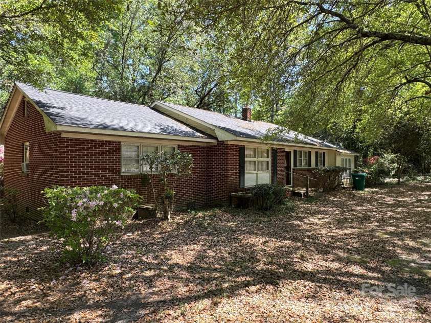 383 Isgett Circle, Cheraw, SC 29520.  MLS# CAR4248876, YatesRealty ID 6542. 