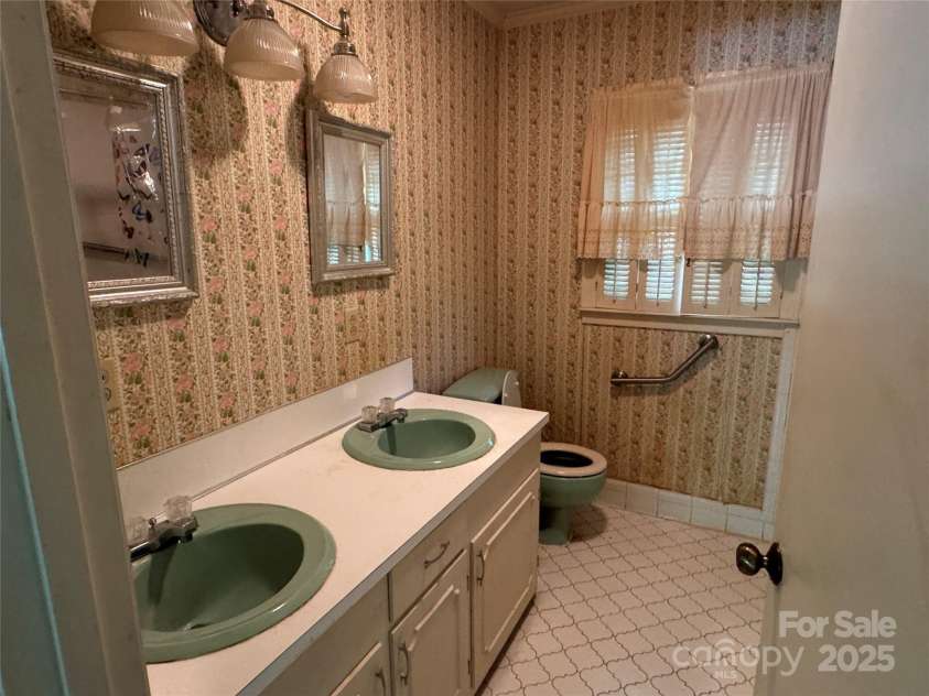 383 Isgett Circle, Cheraw, SC 29520.  MLS# CAR4248876, YatesRealty ID 6542. 
