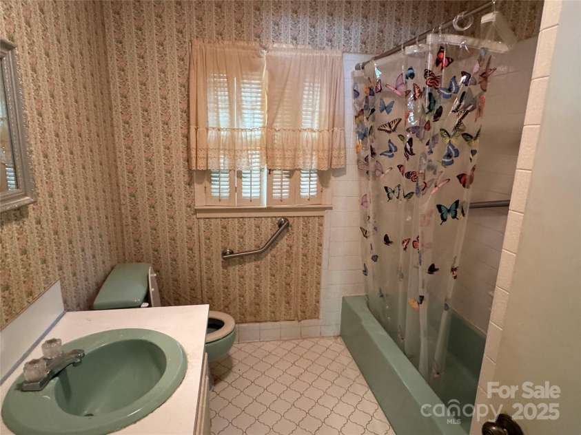 383 Isgett Circle, Cheraw, SC 29520.  MLS# CAR4248876, YatesRealty ID 6542. 