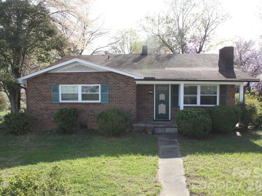 2210 Cannon Boulevard, Kannapolis, NC 28083.  MLS# CAR4355832, YatesRealty ID 6543. FRONT VIEW