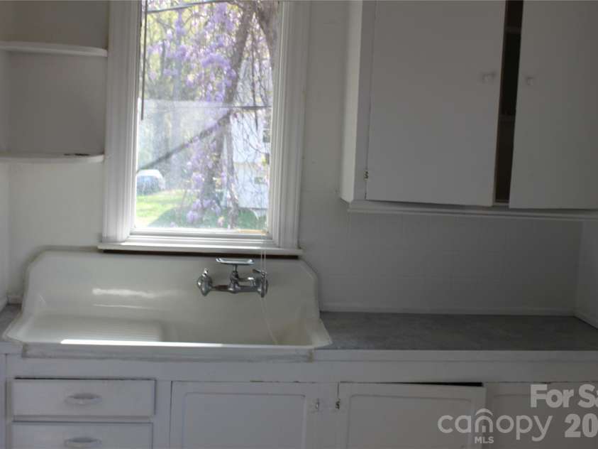 2210 Cannon Boulevard, Kannapolis, NC 28083.  MLS# CAR4355832, YatesRealty ID 6543. LAUNDRY ROOM