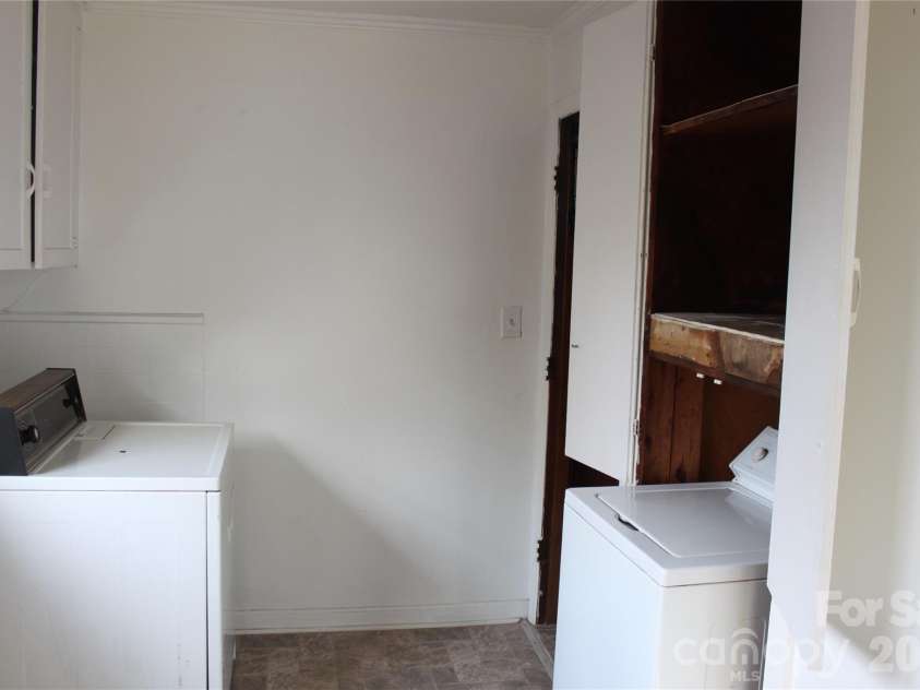2210 Cannon Boulevard, Kannapolis, NC 28083.  MLS# CAR4355832, YatesRealty ID 6543. LAUNDRY ROOM