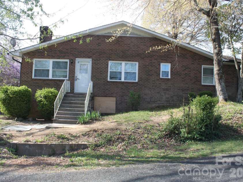 2210 Cannon Boulevard, Kannapolis, NC 28083.  MLS# CAR4355832, YatesRealty ID 6543. LEFT SIDE VIEW