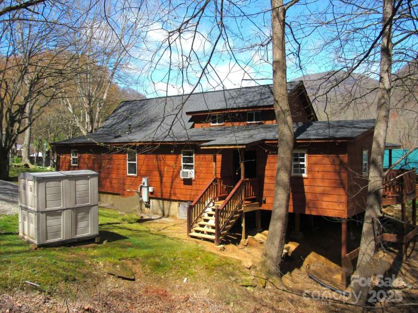 233 Rocky Top Road, Maggie Valley, NC 28751.  MLS# CAR4247300, YatesRealty ID 6543. Back side; SE corner
