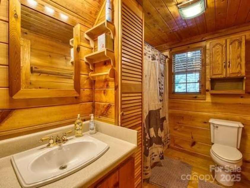 233 Rocky Top Road, Maggie Valley, NC 28751.  MLS# CAR4247300, YatesRealty ID 6543. Bathroom II