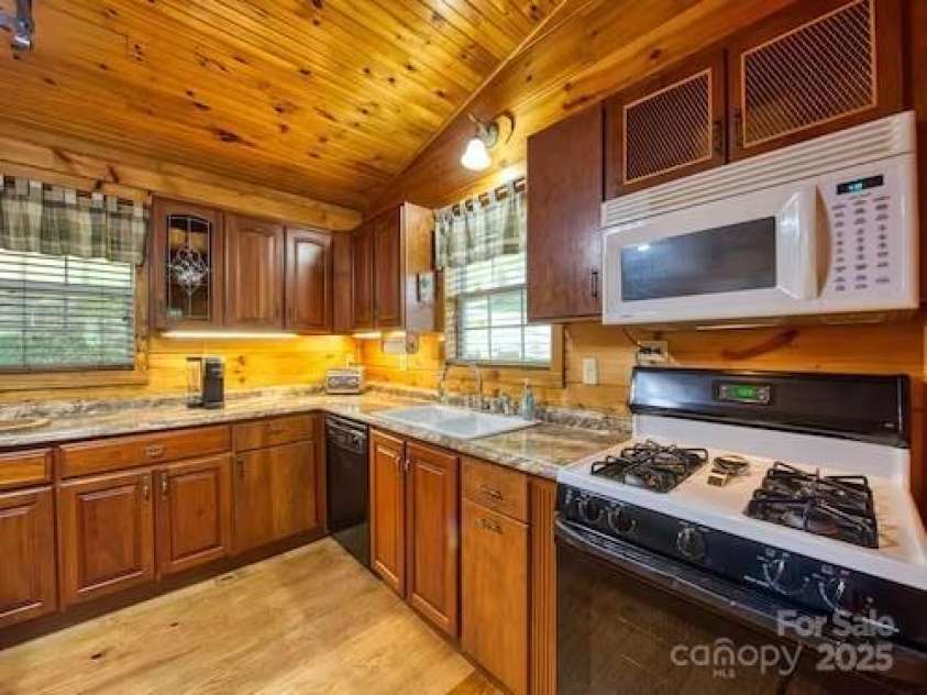 233 Rocky Top Road, Maggie Valley, NC 28751.  MLS# CAR4247300, YatesRealty ID 6543. Kitchen