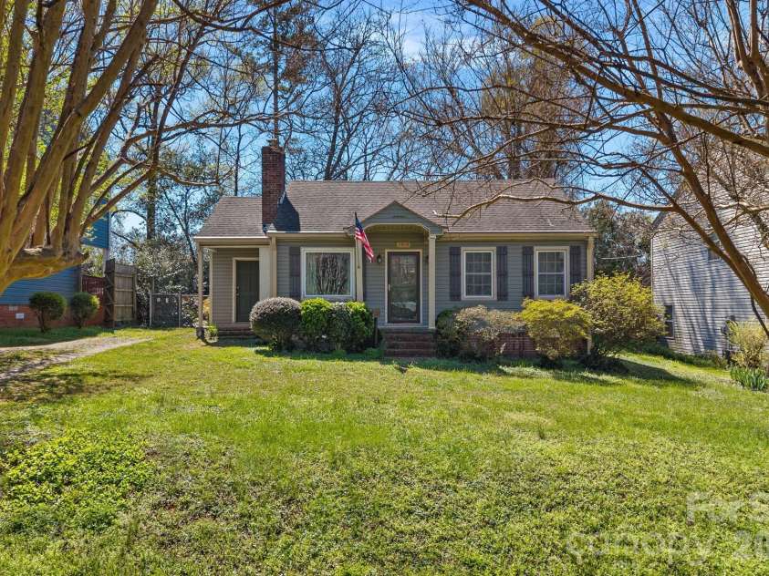2818 Shenandoah Avenue, Charlotte, NC 28205.  MLS# CAR4362399, YatesRealty ID 6544. 
