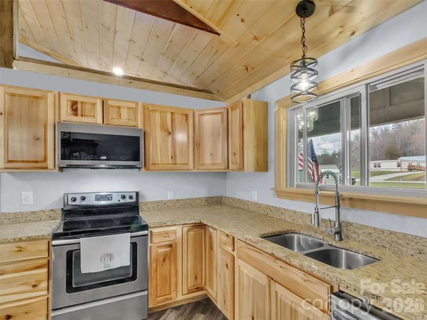 522 River Road, Sylva, NC 28779.  MLS# CAR4361306, YatesRealty ID 6547. 