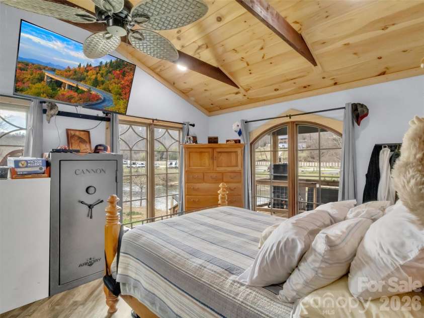 522 River Road, Sylva, NC 28779.  MLS# CAR4361306, YatesRealty ID 6547. 