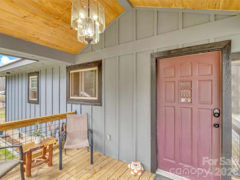 522 River Road, Sylva, NC 28779.  MLS# CAR4361306, YatesRealty ID 6547. 