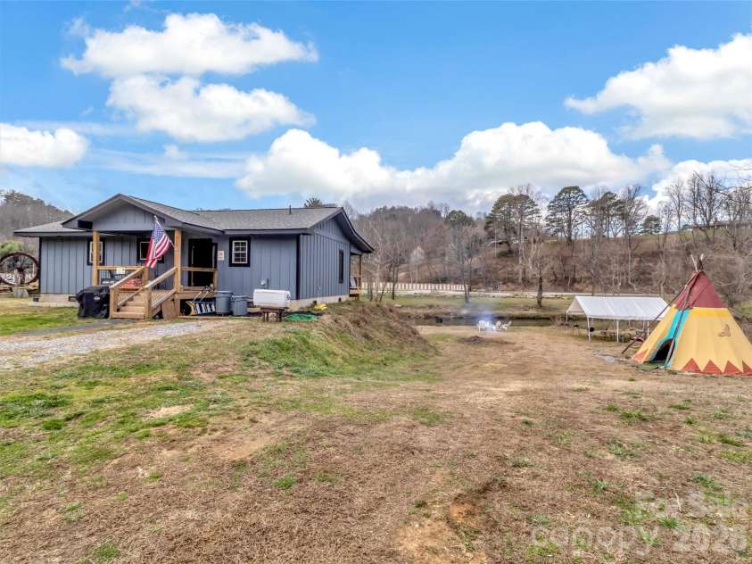 522 River Road, Sylva, NC 28779.  MLS# CAR4361306, YatesRealty ID 6547. 