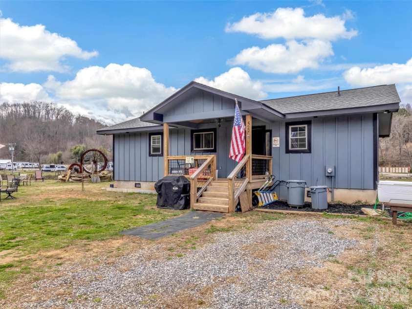 522 River Road, Sylva, NC 28779.  MLS# CAR4361306, YatesRealty ID 6547. 