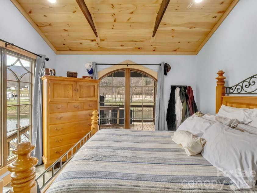 522 River Road, Sylva, NC 28779.  MLS# CAR4361306, YatesRealty ID 6547. 