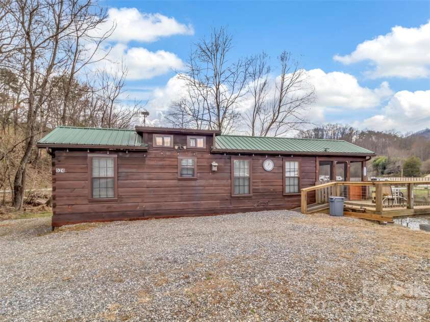 522 River Road, Sylva, NC 28779.  MLS# CAR4361306, YatesRealty ID 6547. 