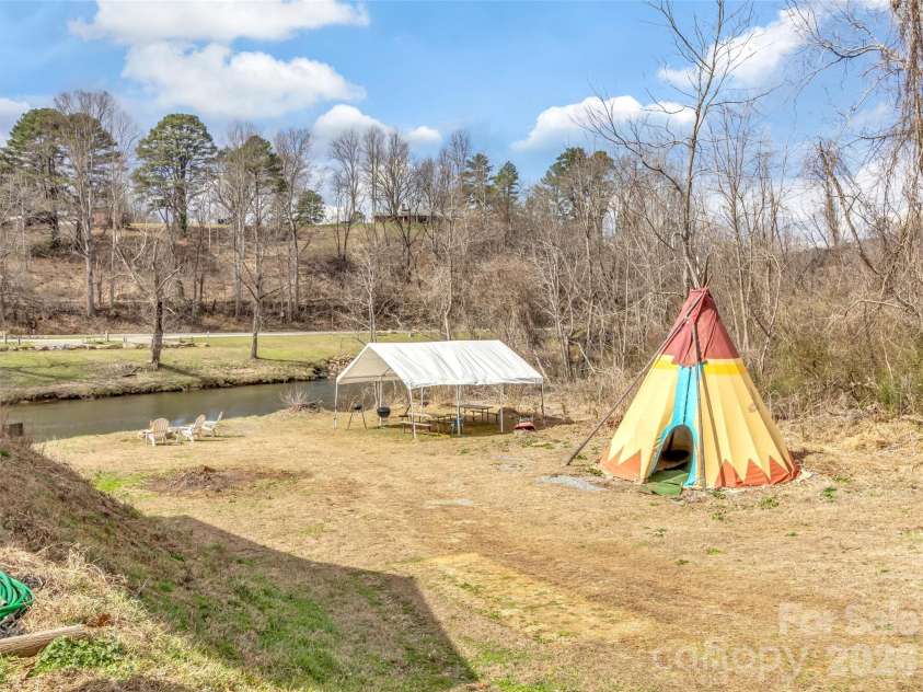522 River Road, Sylva, NC 28779.  MLS# CAR4361306, YatesRealty ID 6547. 
