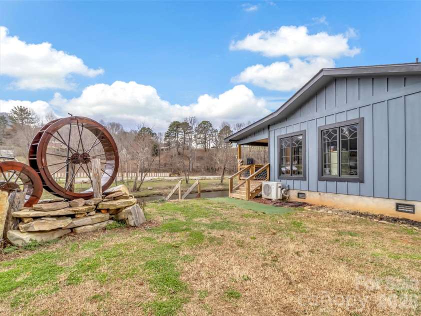 522 River Road, Sylva, NC 28779.  MLS# CAR4361306, YatesRealty ID 6547. 