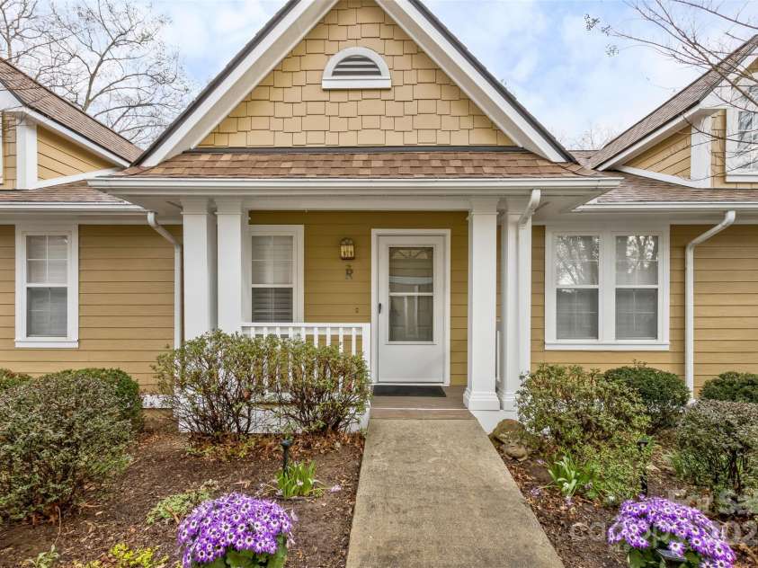 802 Woodlea Court, Asheville, NC 28806.  MLS# CAR4240826, YatesRealty ID 6547. Welcome Home to 802 Woodlea Court