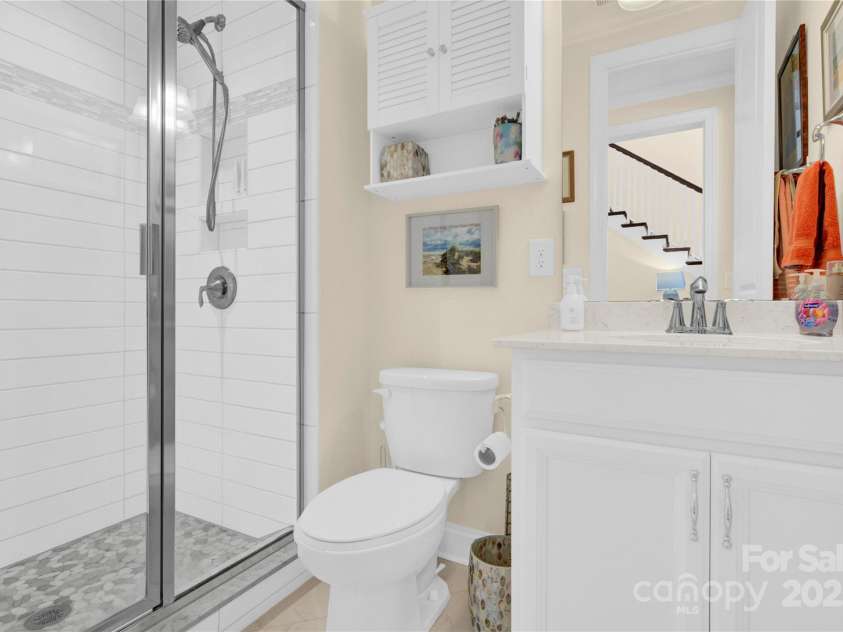 345 Somerled Way, Waxhaw, NC 28173.  MLS# CAR4242195, YatesRealty ID 6549. First floor bathroom