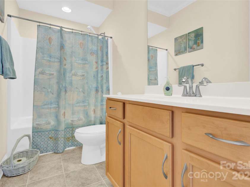 345 Somerled Way, Waxhaw, NC 28173.  MLS# CAR4242195, YatesRealty ID 6549. Hall Bathroom