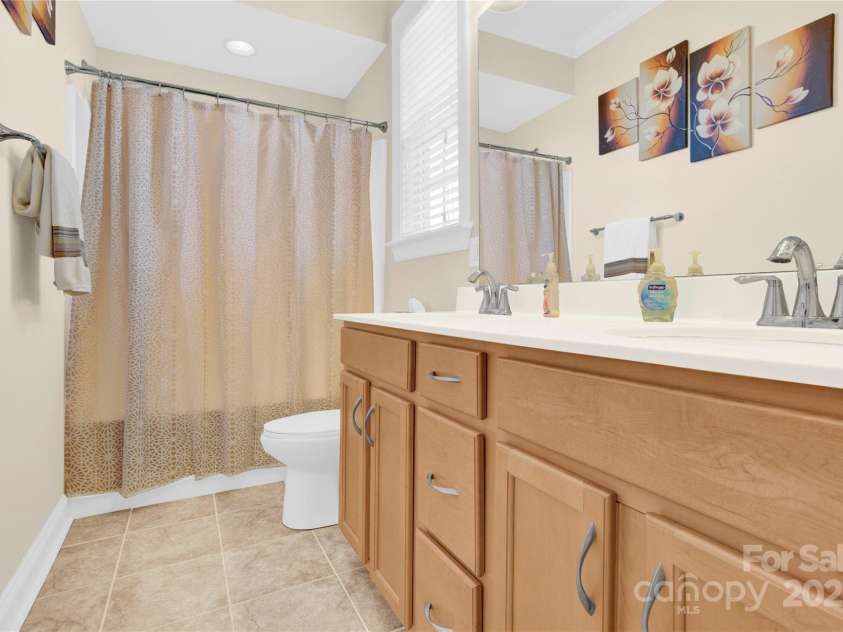 345 Somerled Way, Waxhaw, NC 28173.  MLS# CAR4242195, YatesRealty ID 6549. Jack & Jill Bathroom