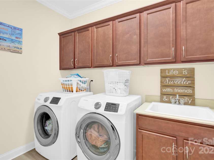 345 Somerled Way, Waxhaw, NC 28173.  MLS# CAR4242195, YatesRealty ID 6549. Laundry room with Cabinetry and Sink