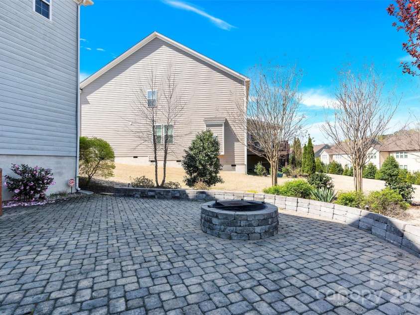 345 Somerled Way, Waxhaw, NC 28173.  MLS# CAR4242195, YatesRealty ID 6549. Paver patio