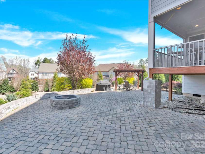 345 Somerled Way, Waxhaw, NC 28173.  MLS# CAR4242195, YatesRealty ID 6549. Paver patio and firepit