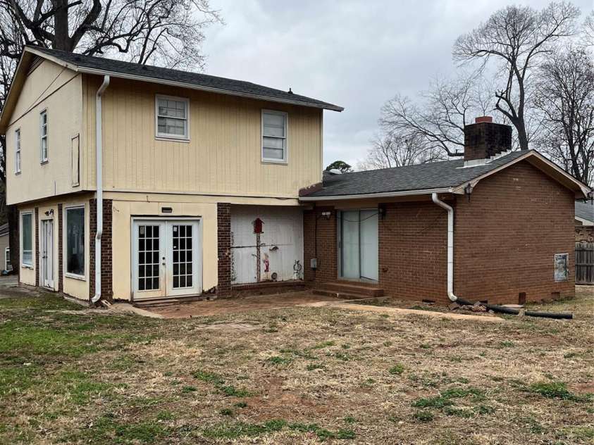 206 Catawba Drive, Mount Holly, NC 28120.  MLS# CAR4331630, YatesRealty ID 655. 