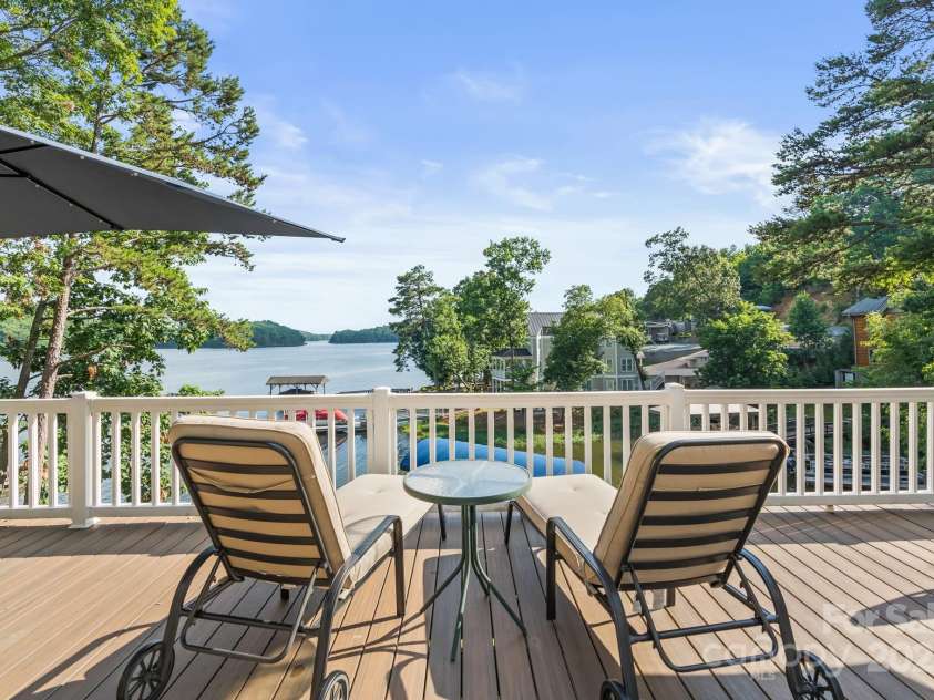 592 Shoreline Road, New London, NC 28127.  MLS# CAR4255512, YatesRealty ID 655. 