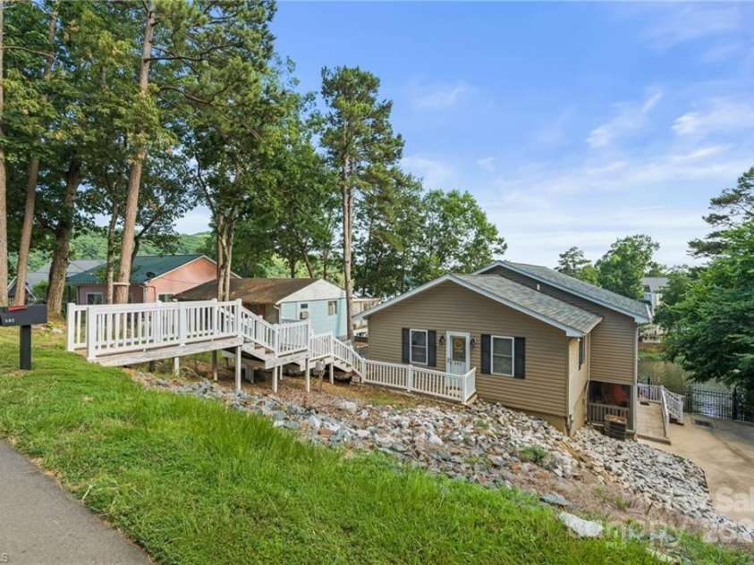 592 Shoreline Road, New London, NC 28127.  MLS# CAR4255512, YatesRealty ID 655. 