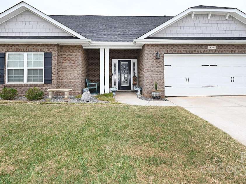 126 Fleming Drive, Statesville, NC 28677.  MLS# CAR4196929, YatesRealty ID 6552. 