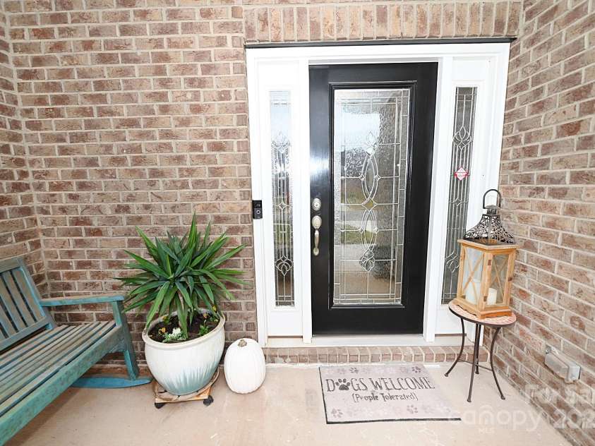 126 Fleming Drive, Statesville, NC 28677.  MLS# CAR4196929, YatesRealty ID 6552. 