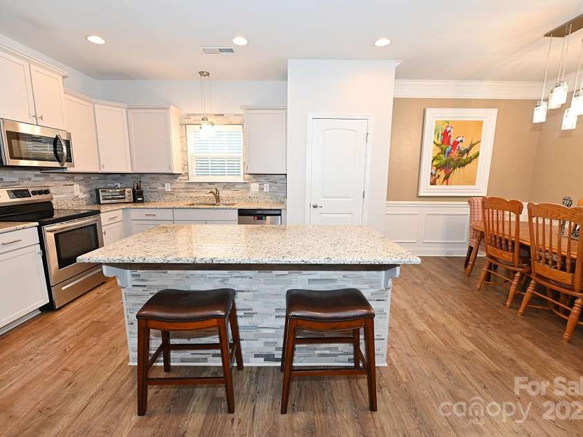 126 Fleming Drive, Statesville, NC 28677.  MLS# CAR4196929, YatesRealty ID 6552. 