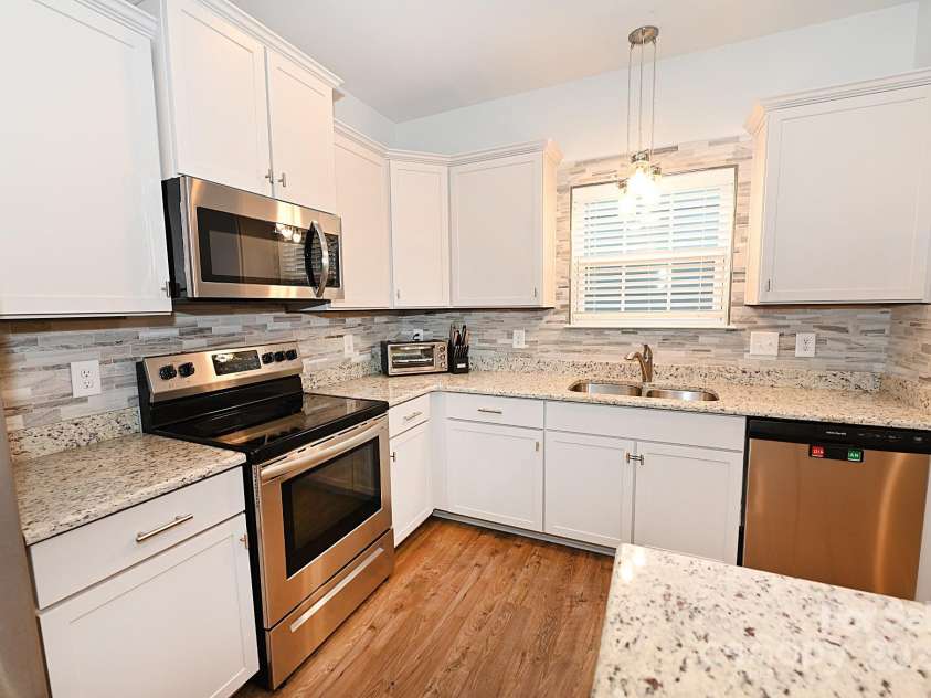 126 Fleming Drive, Statesville, NC 28677.  MLS# CAR4196929, YatesRealty ID 6552. 