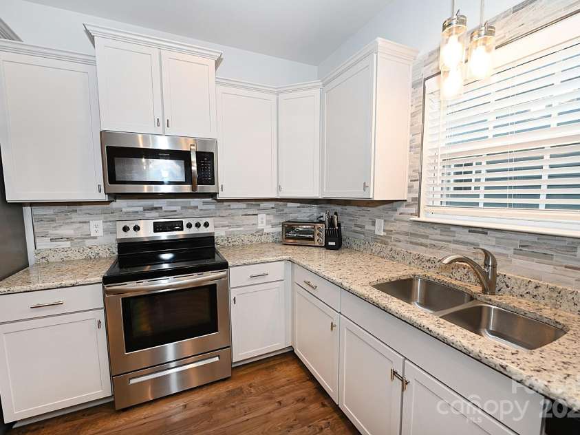 126 Fleming Drive, Statesville, NC 28677.  MLS# CAR4196929, YatesRealty ID 6552. 