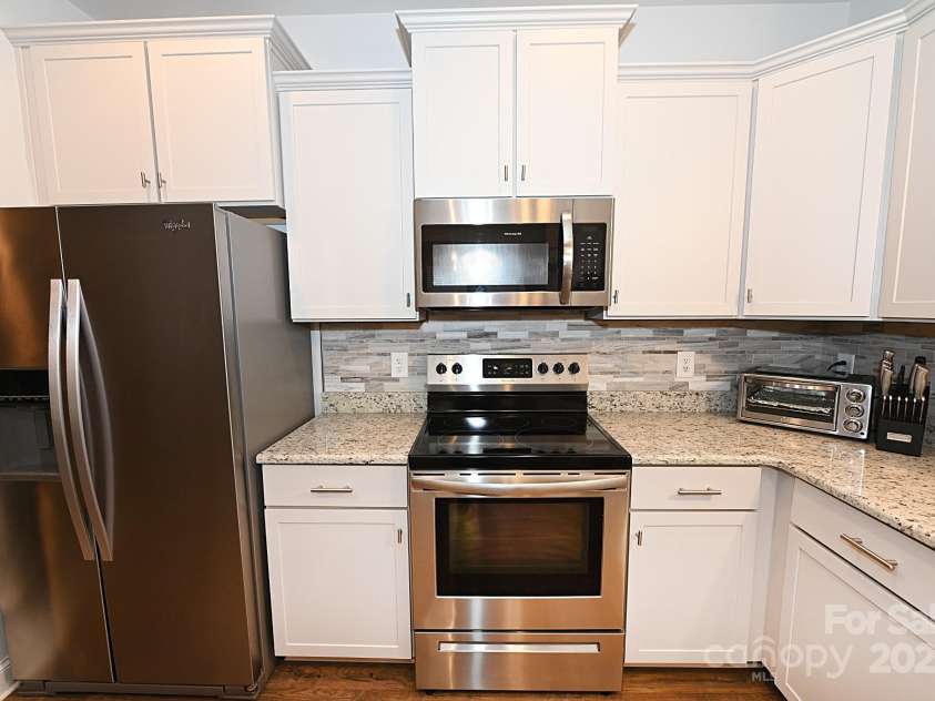 126 Fleming Drive, Statesville, NC 28677.  MLS# CAR4196929, YatesRealty ID 6552. 