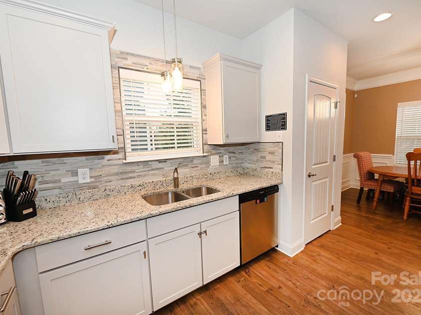 126 Fleming Drive, Statesville, NC 28677.  MLS# CAR4196929, YatesRealty ID 6552. 