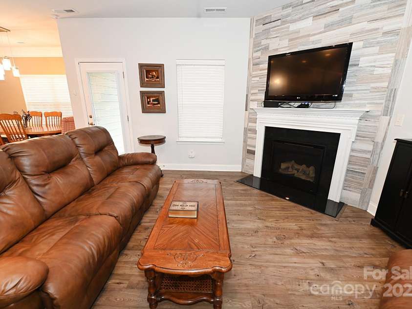 126 Fleming Drive, Statesville, NC 28677.  MLS# CAR4196929, YatesRealty ID 6552. 