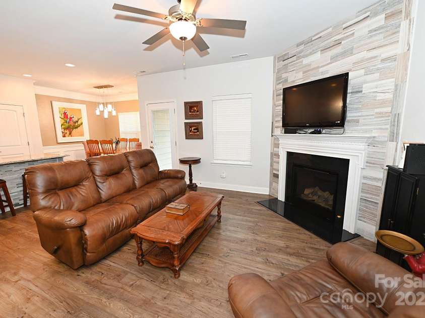 126 Fleming Drive, Statesville, NC 28677.  MLS# CAR4196929, YatesRealty ID 6552. 