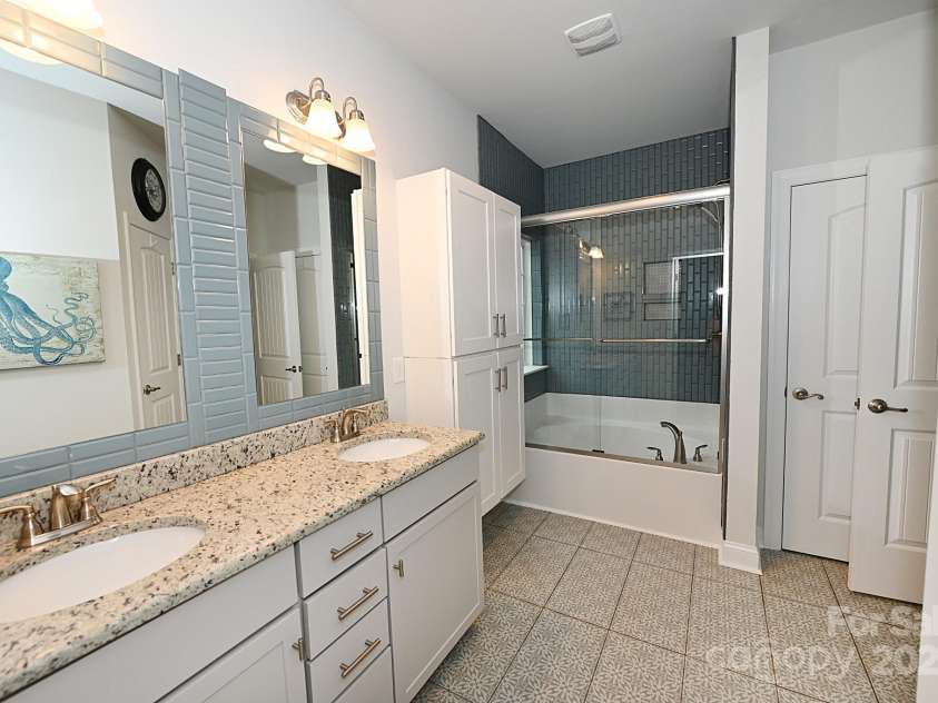 126 Fleming Drive, Statesville, NC 28677.  MLS# CAR4196929, YatesRealty ID 6552. 